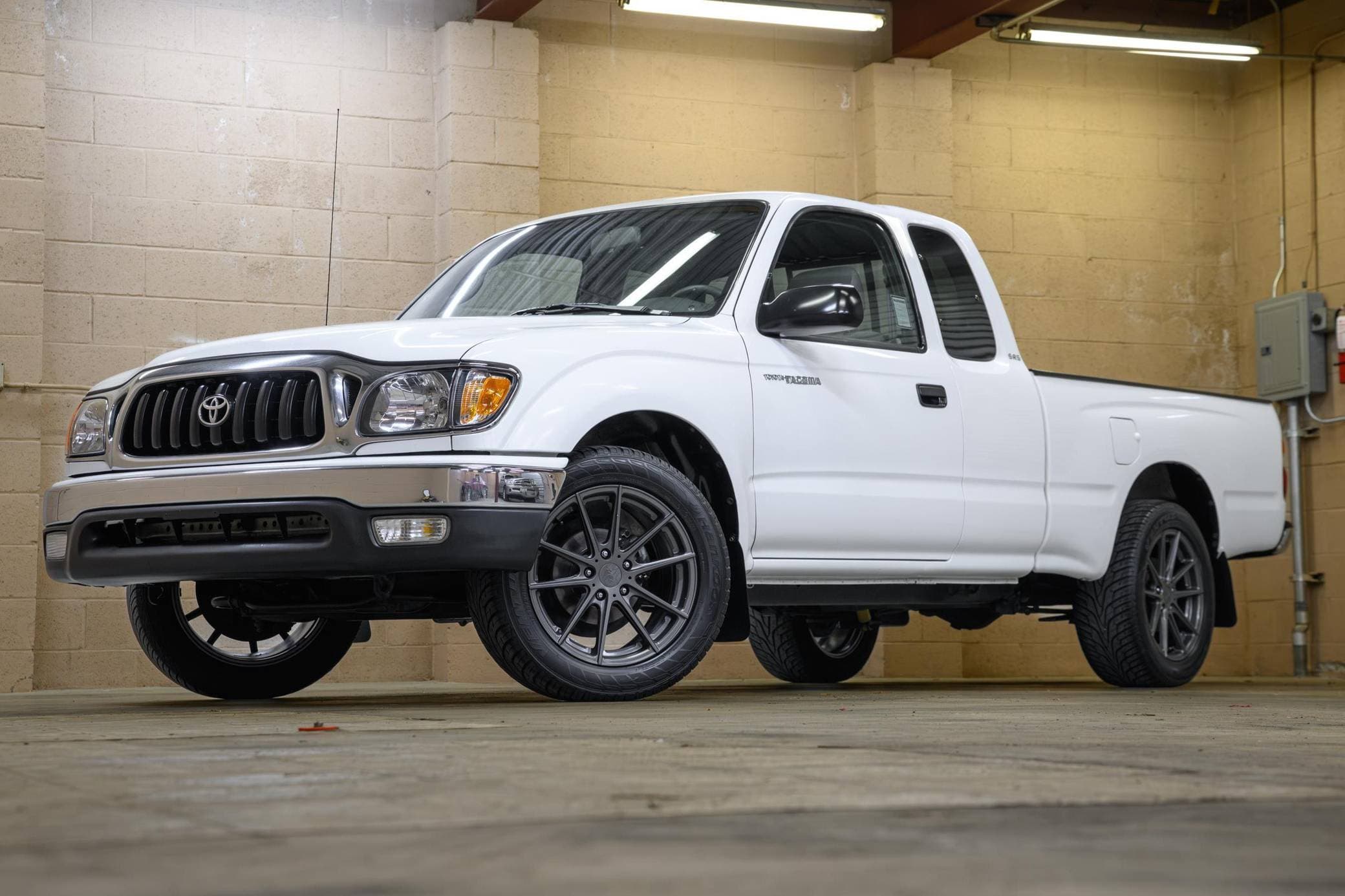 2004 Toyota Tacoma SR5 XtraCab